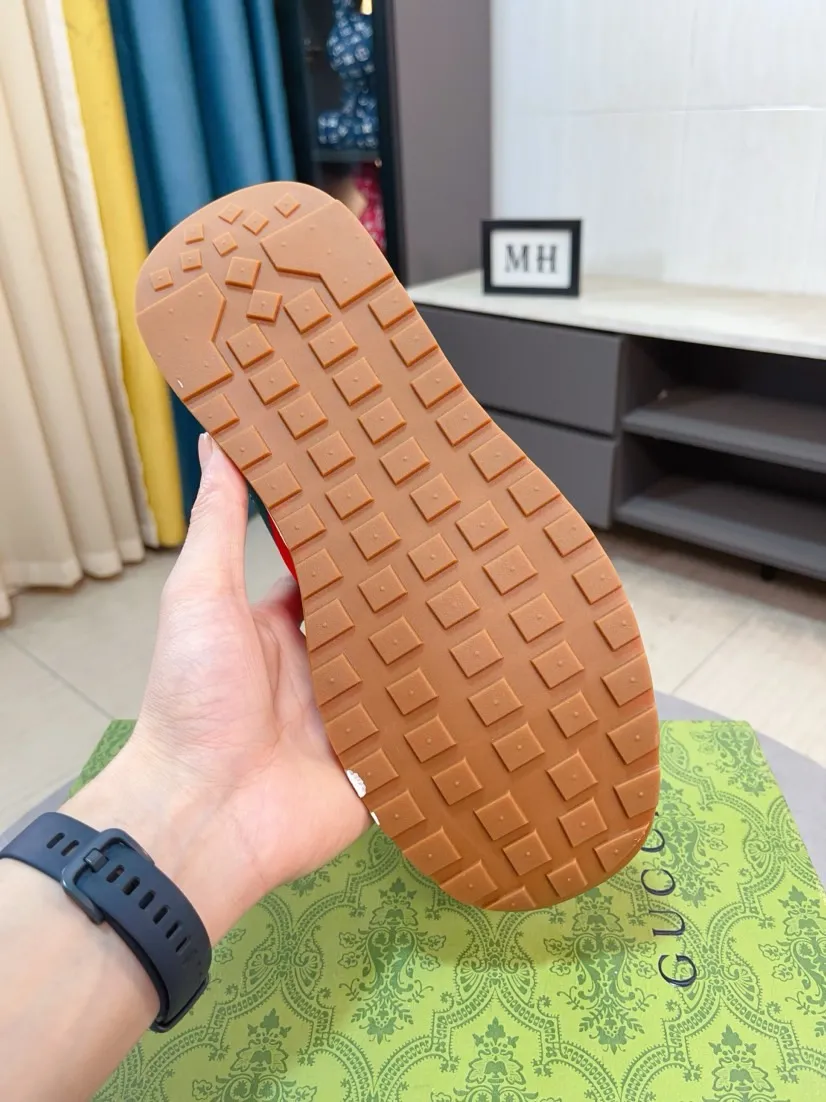 Men's shoes 💰420🌸🌸[GUCCI] Gucci's new spring and summer slip-on loafers with cartoon characters, Fendi F's low-cut trendy men's shoes, 😈The upper is made of Italian 🇮🇹 imported sheep suede with Lafayette embroidered leather, full pigskin lining, original rubber non-slip outsole! The style is high-profile and elegant, and the upper is versatile and fashionable. 🇱🇾🇱🇾A large number of ready-made and reposted pictures will be sold! 38-44,